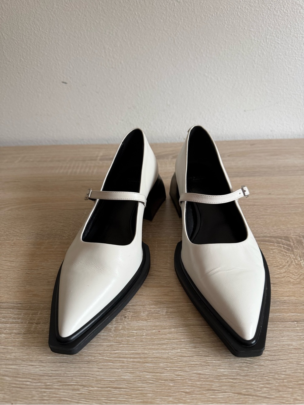 Vagabond Shoemakers Vivian white Pointed Toe Mary Jane Pump Sz 38/8 chunky heel - Picture 8 of 8